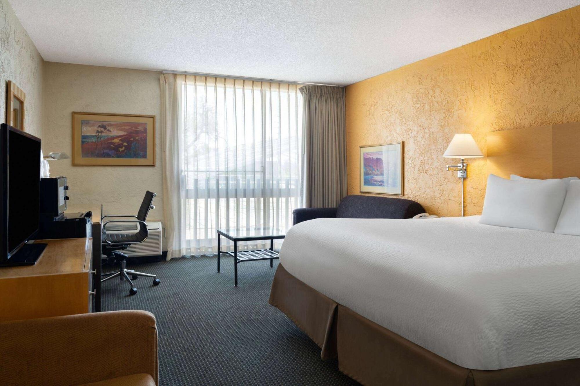 Ramada By Wyndham Tucson Hotel Exterior photo